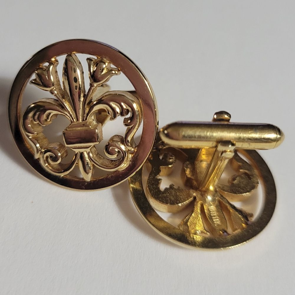 SWANK Gold Fleur-de-Lis Round Cuff Links